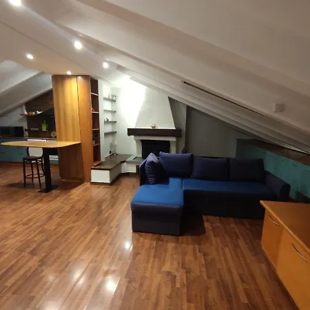 Loft Mansardato Apartmán *